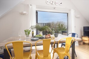 Dining - Cloud 10 St Ives - Sea Views - Free parking & WiFi - Pets Welcome (St Ives)