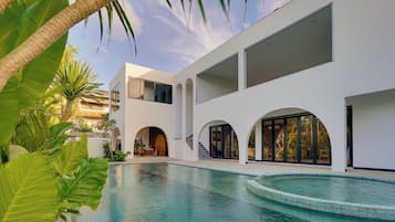 Outdoor pool, sun loungers