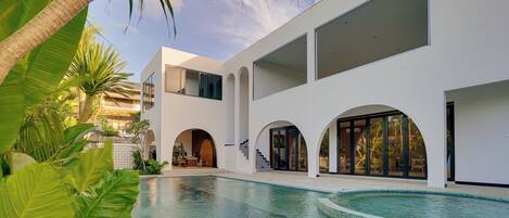 Outdoor pool, pool loungers