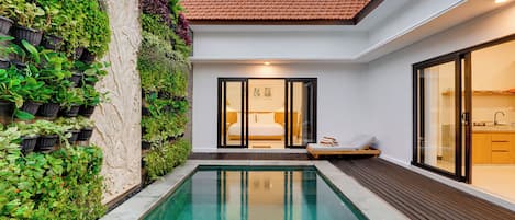 Zimmersafe, Schreibtisch, laptopgeeigneter Arbeitsplatz