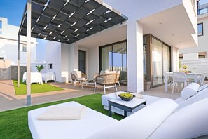 Terrace/patio - Villa Elsa - Luxury Villa in Pernera (Paralimni)