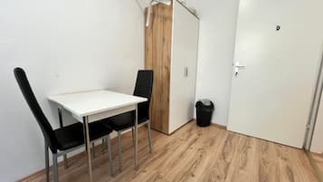 Eenvoudig appartement | Een strijkplank/strijkijzer, gratis wifi