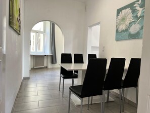 Eenvoudig appartement | Dineerruimte