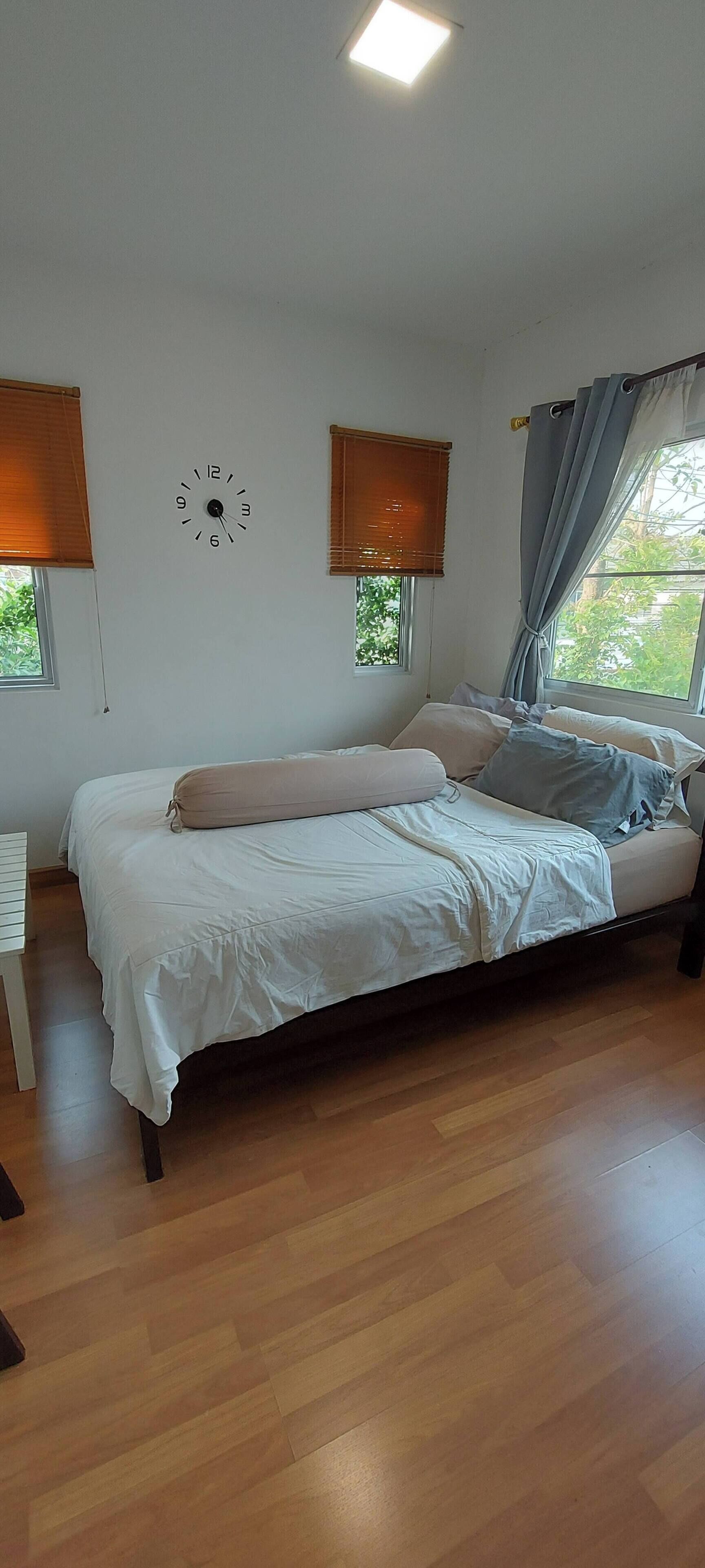 3 chambres, fer et planche à repasser, accès Internet, draps fournis