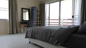 2 bedrooms, internet, bed sheets, wheelchair access