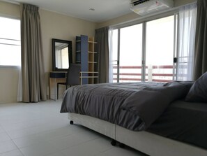 2 bedrooms, Internet, bed sheets, wheelchair access - BKK 2 BR apt near Sathon ICONSIAM firework view (Bangkok)