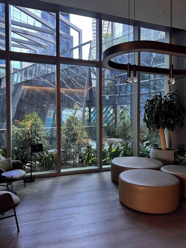 Luxury 2-Bedroom Apartment in the Heart of Melbourne