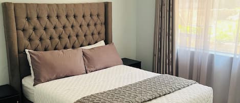 2 bedrooms, iron/ironing board, internet, bed sheets