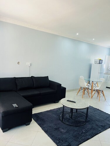 Cozy 2-bedroom 2-bathroom house in charming Mutare with luxury amenities.