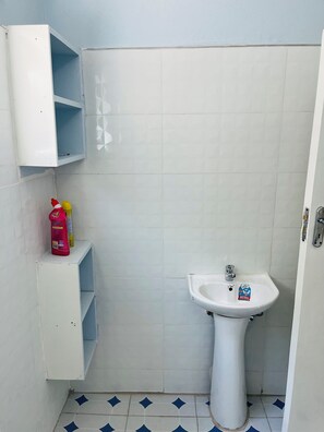 Bruser, håndklæder, Sæbe, Toiletpapir