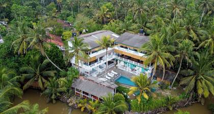 Asanka Surf House & Restaurant with pool