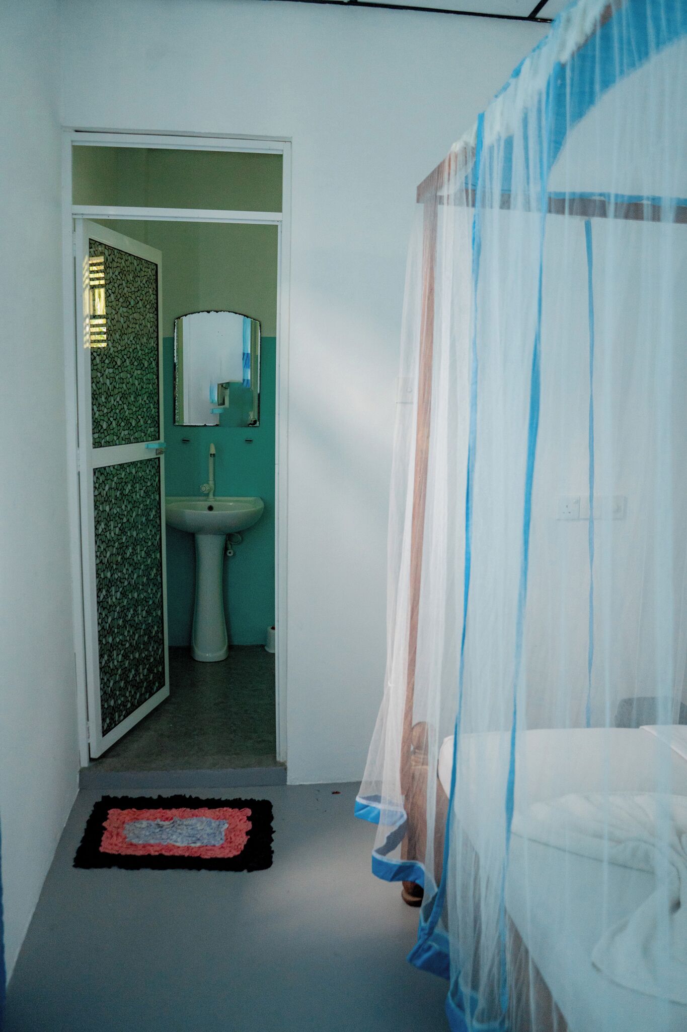 Habitación doble Deluxe, balcón, vista al mar | Tabla de planchar con plancha y wifi gratis 