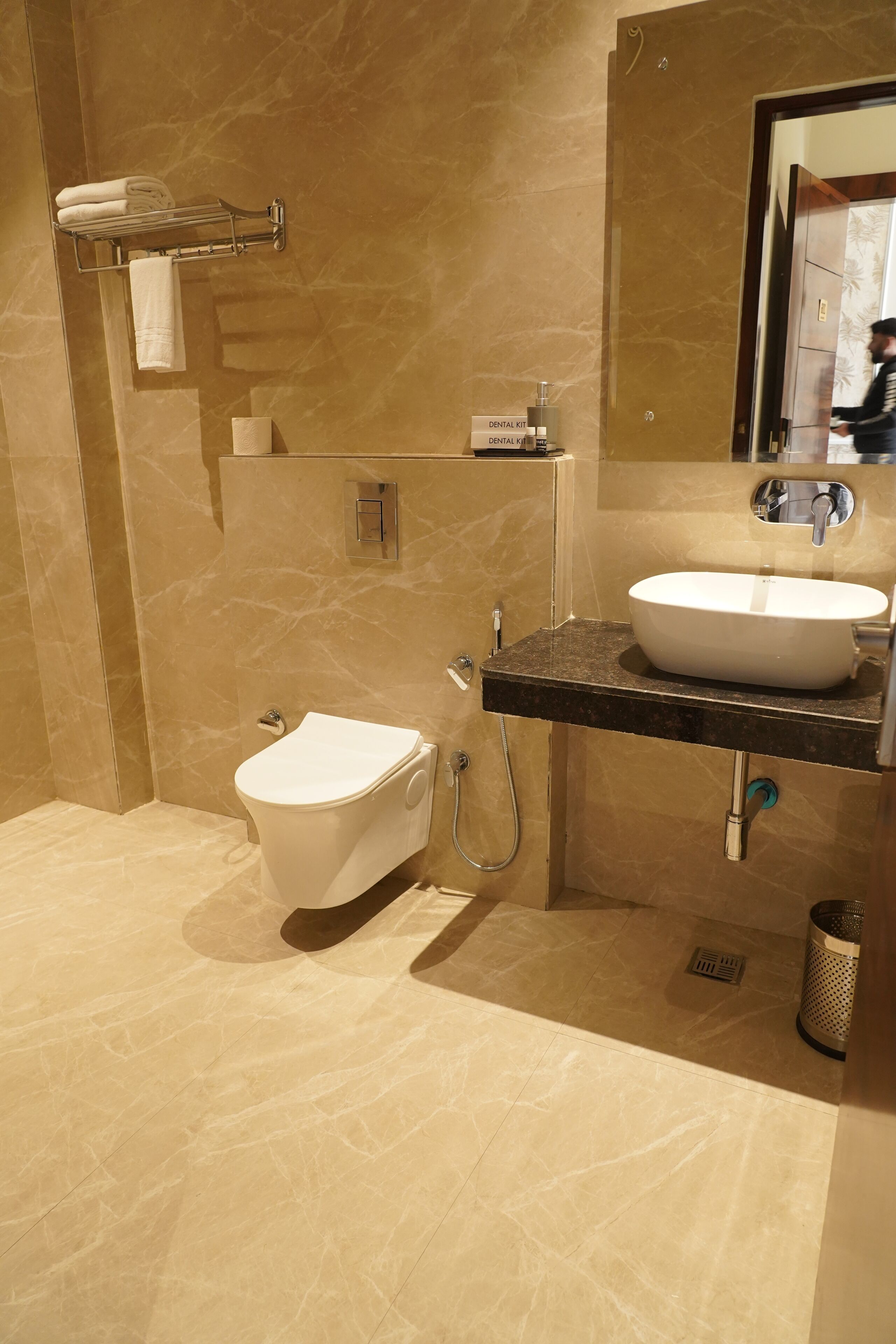 Royal Deluxe Room | Bathroom | Shower, free toiletries, towels, soap
