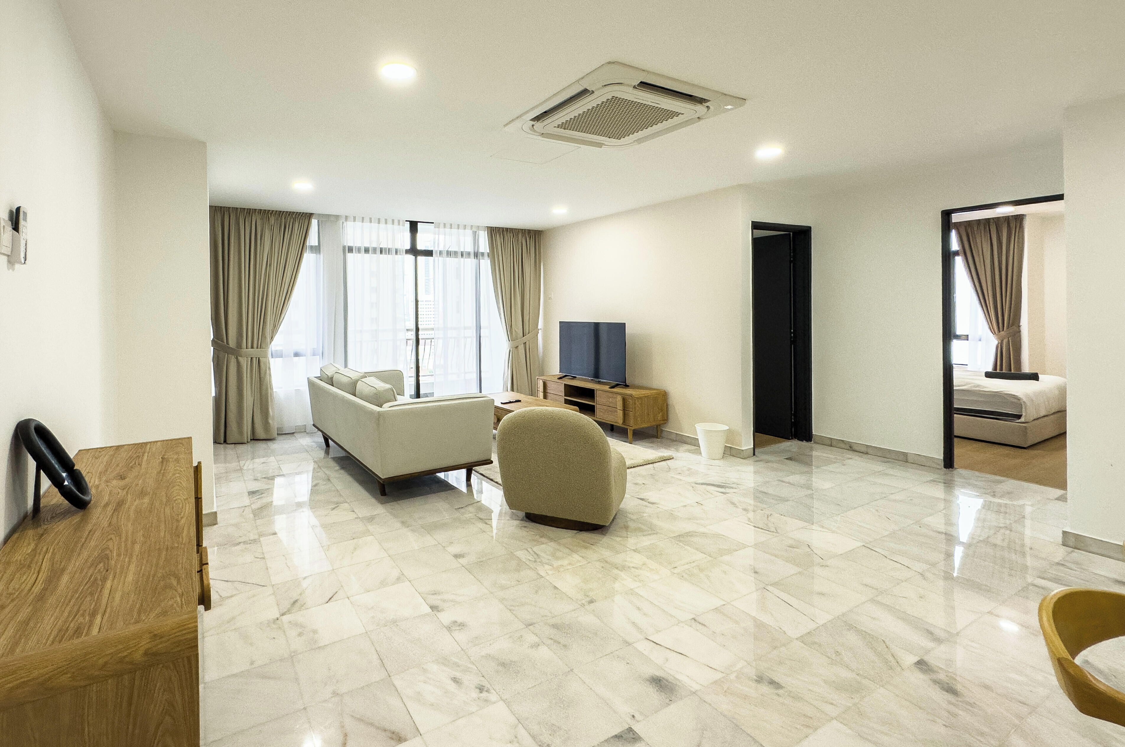 Family Condo, 3 Bedrooms, Balcony, City View | Ruang tamu | TV skrin rata 