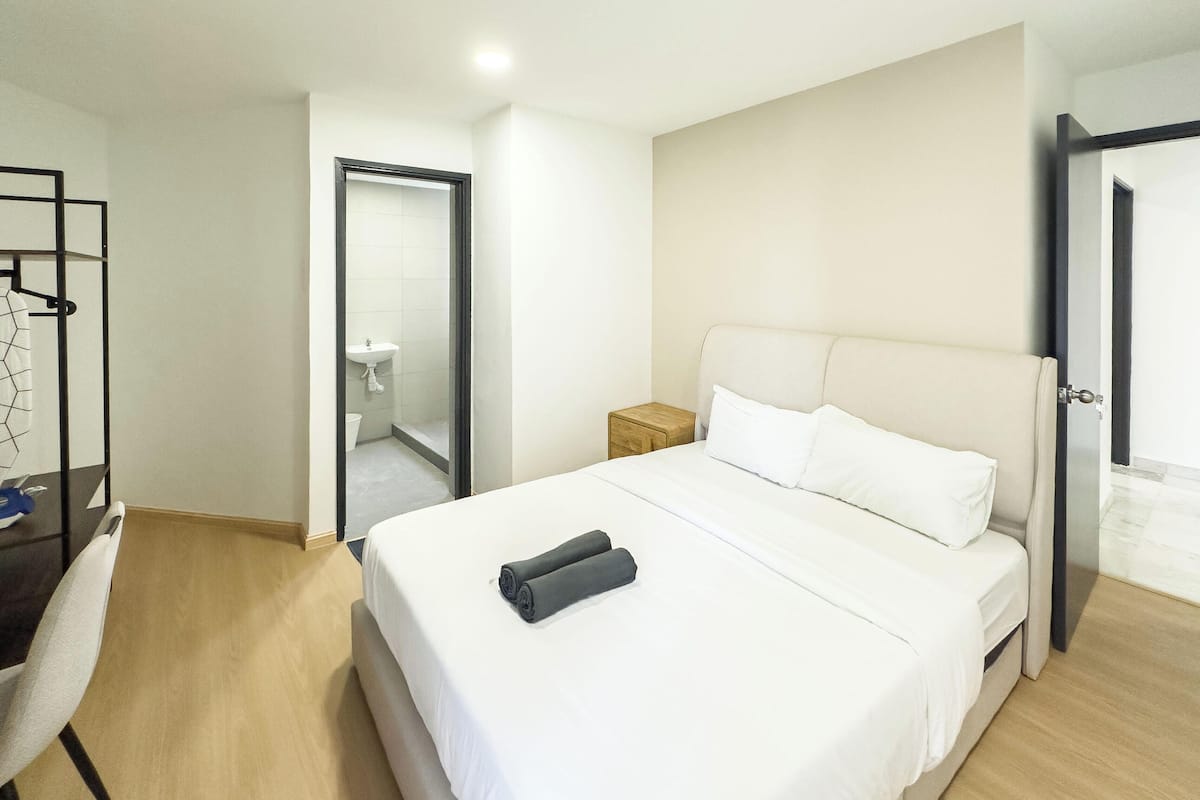 Blackout curtains, iron/ironing board, free WiFi