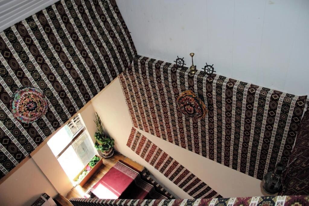 Handrails in stairways