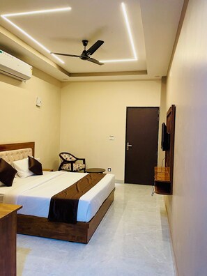 Deluxe Double Room - Jai Raghunandan Hotel (Udaipur)