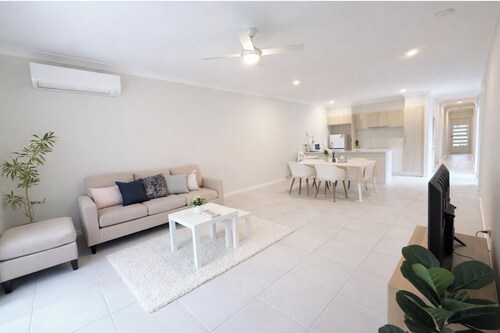 The Soft Stay | Elegant Modern Home in Ripley