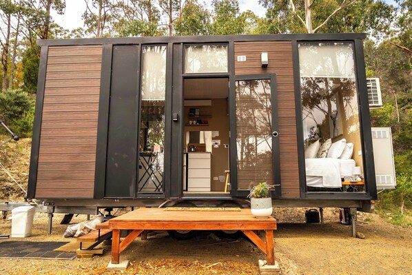 Exterior - Wattle Grove Hideaway by Tiny Away (Wattle Grove)
