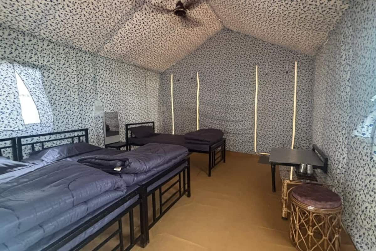 Deluxe Tent, Garden View | Desk, laptop workspace, free WiFi