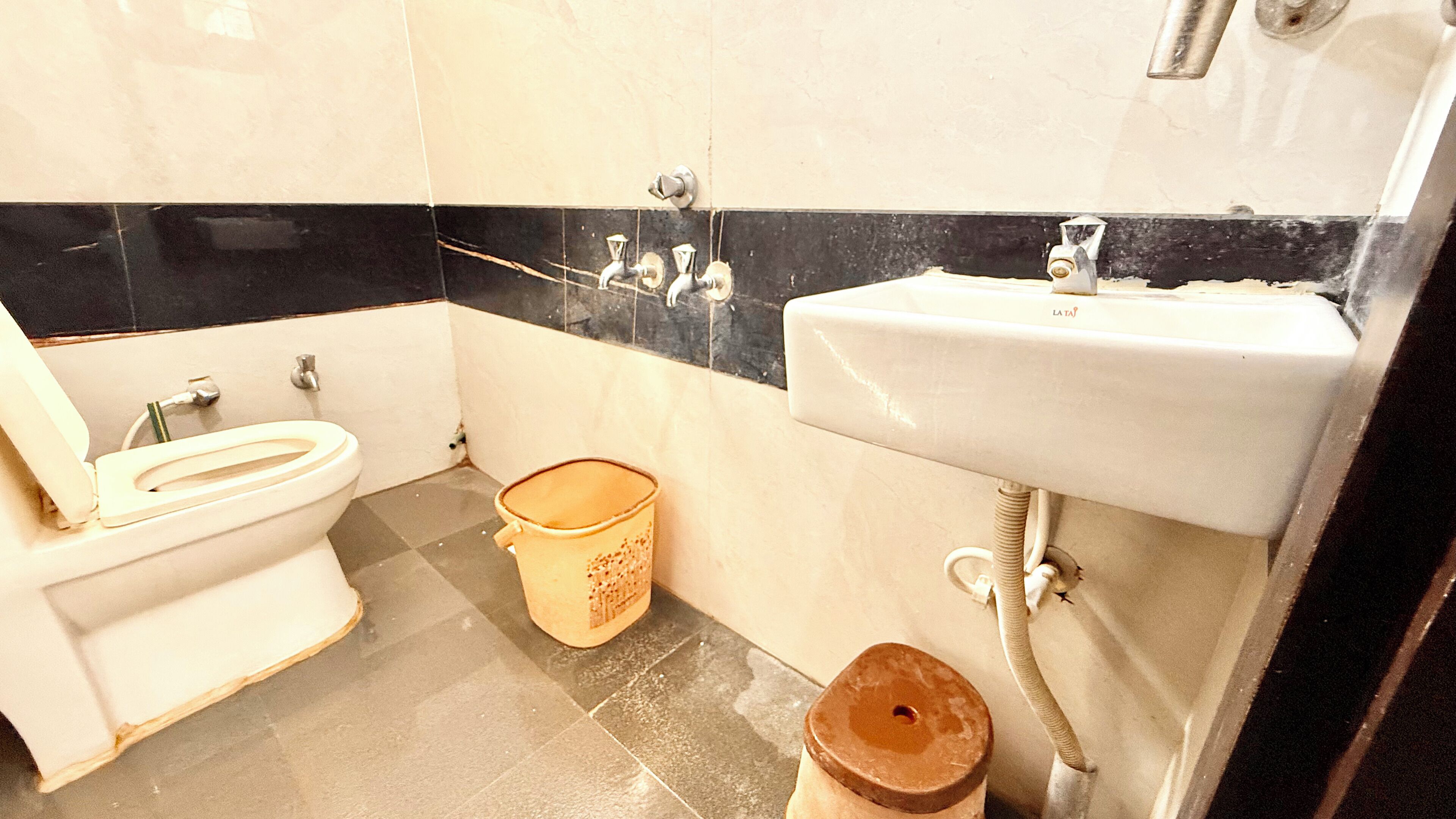 Dusche, Regendusche, kostenlose Toilettenartikel, Bidet