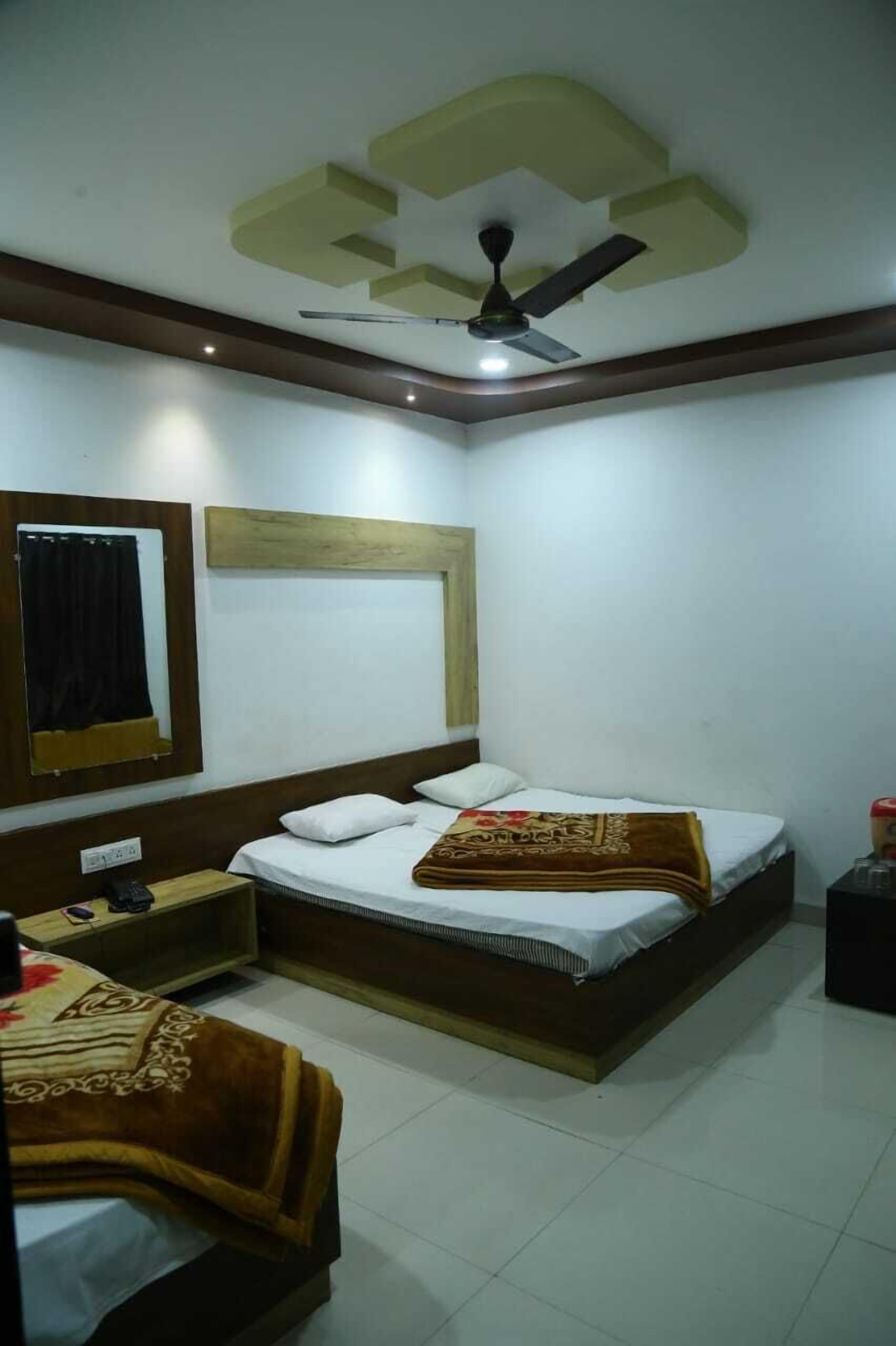 Premium bedding, desk, laptop workspace, free WiFi