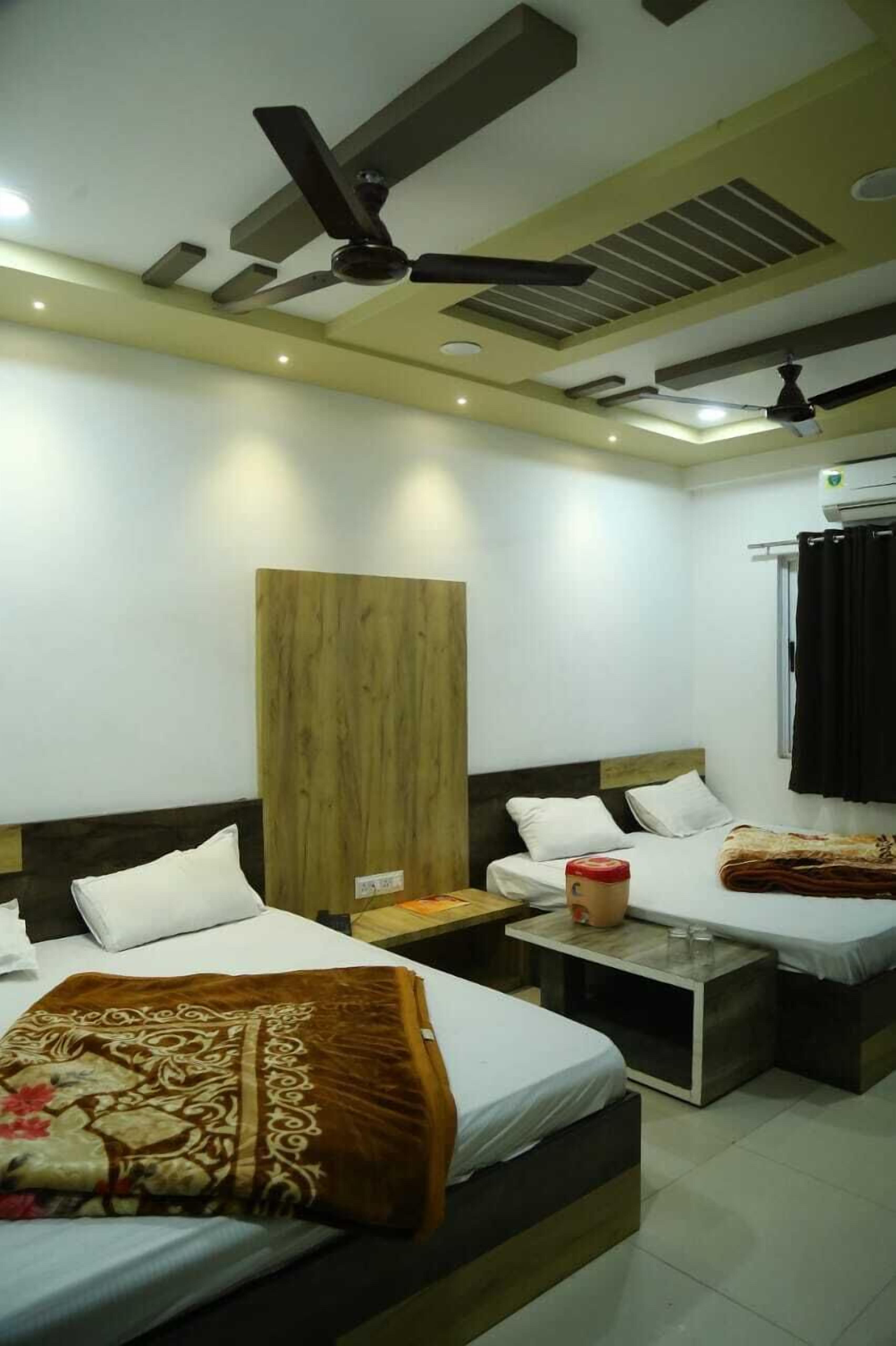 Premium bedding, desk, laptop workspace, free WiFi