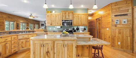 ثلاجة، ميكروويف، فرن، موقد طهي مسطح