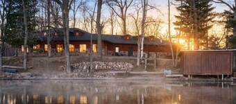 Horseshoe Lake Home with Kayaks and Sunset Views