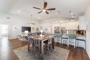 Dining - ‼️Spacious 4BR Getaway by Coastal Hotspots (Murrells Inlet)
