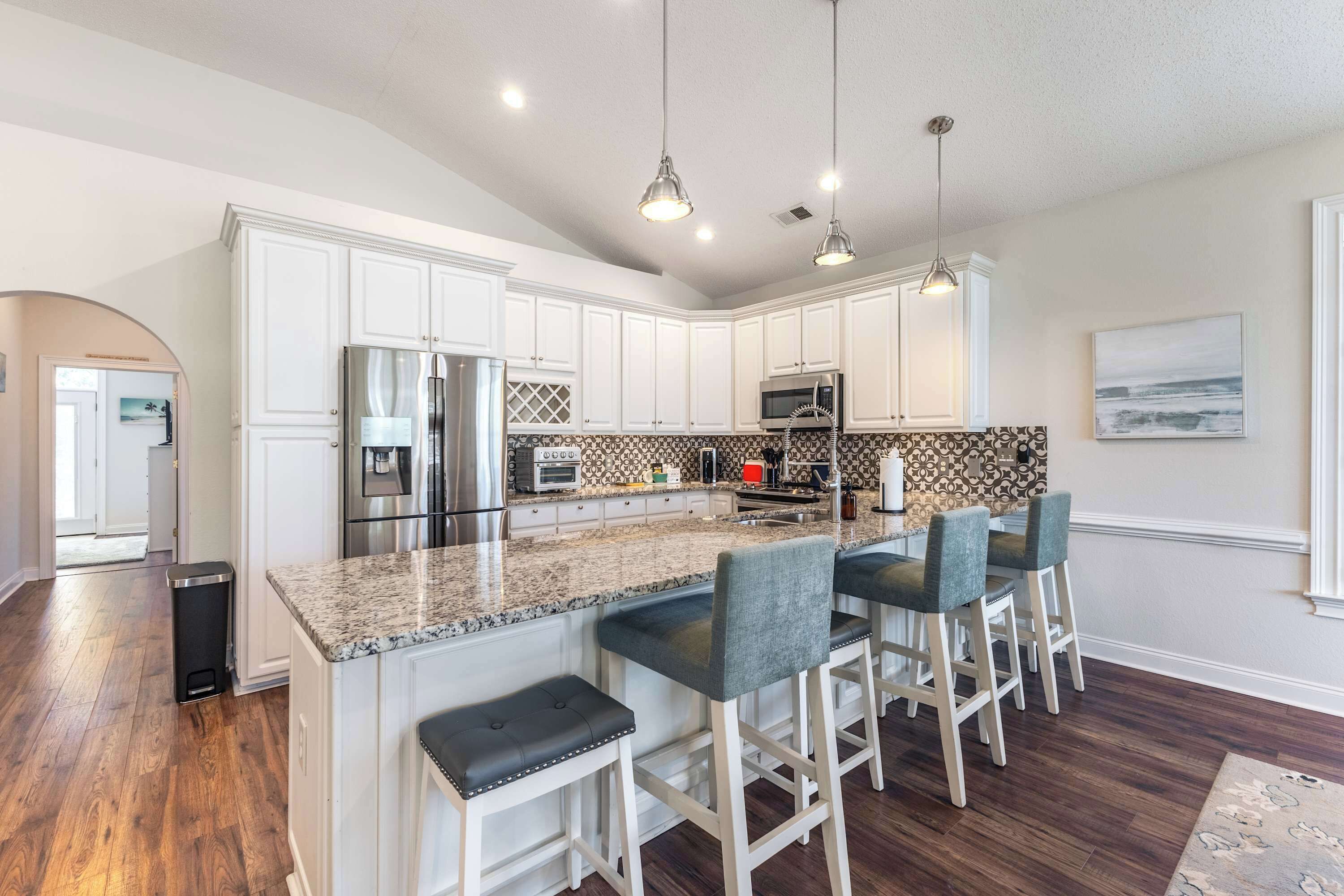 Frigorifero, microonde, forno, piano cottura