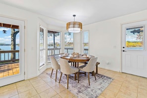 Dining - Charming 3BR Waterfront Gem in Cedar Point (Livingston)