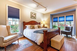 3 makuuhuonetta, silitysrauta/-lauta, vauvan matkasänky, Wi-Fi