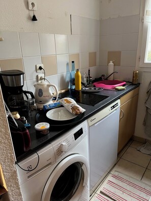 Private kitchen - Quiet apartment, Intermarché 500m away. Close to historic sites. Dream vacation (Prayssac)