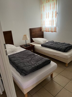 2 bedrooms, iron/ironing board, internet, bed sheets - Quiet apartment, Intermarché 500m away. Close to historic sites. Dream vacation (Prayssac)