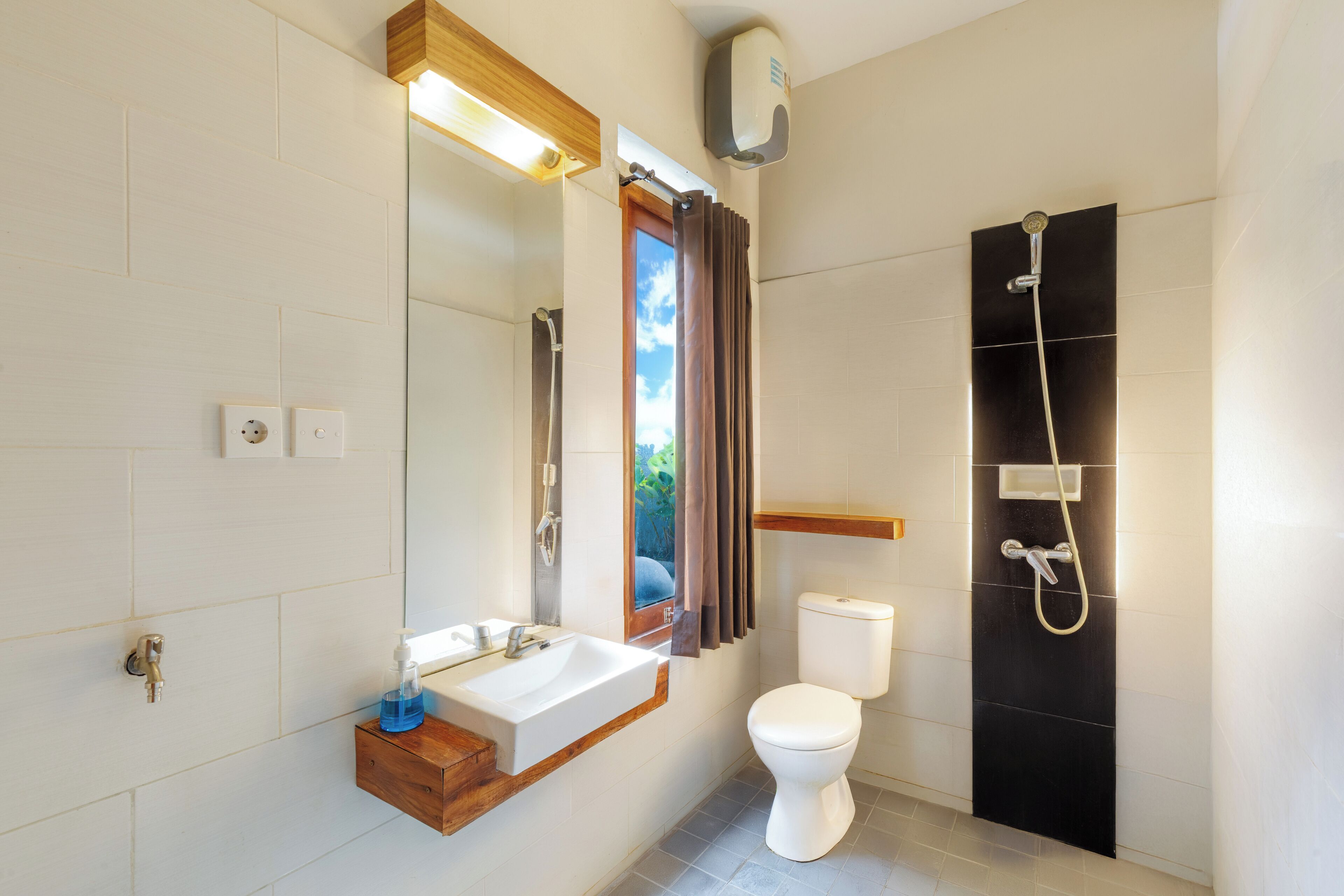 Dobbeltrom, terrasse, hageutsikt | Bad