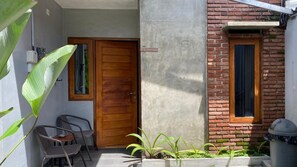 Free minibar, free WiFi - Dewandi Guest House (Denpasar)