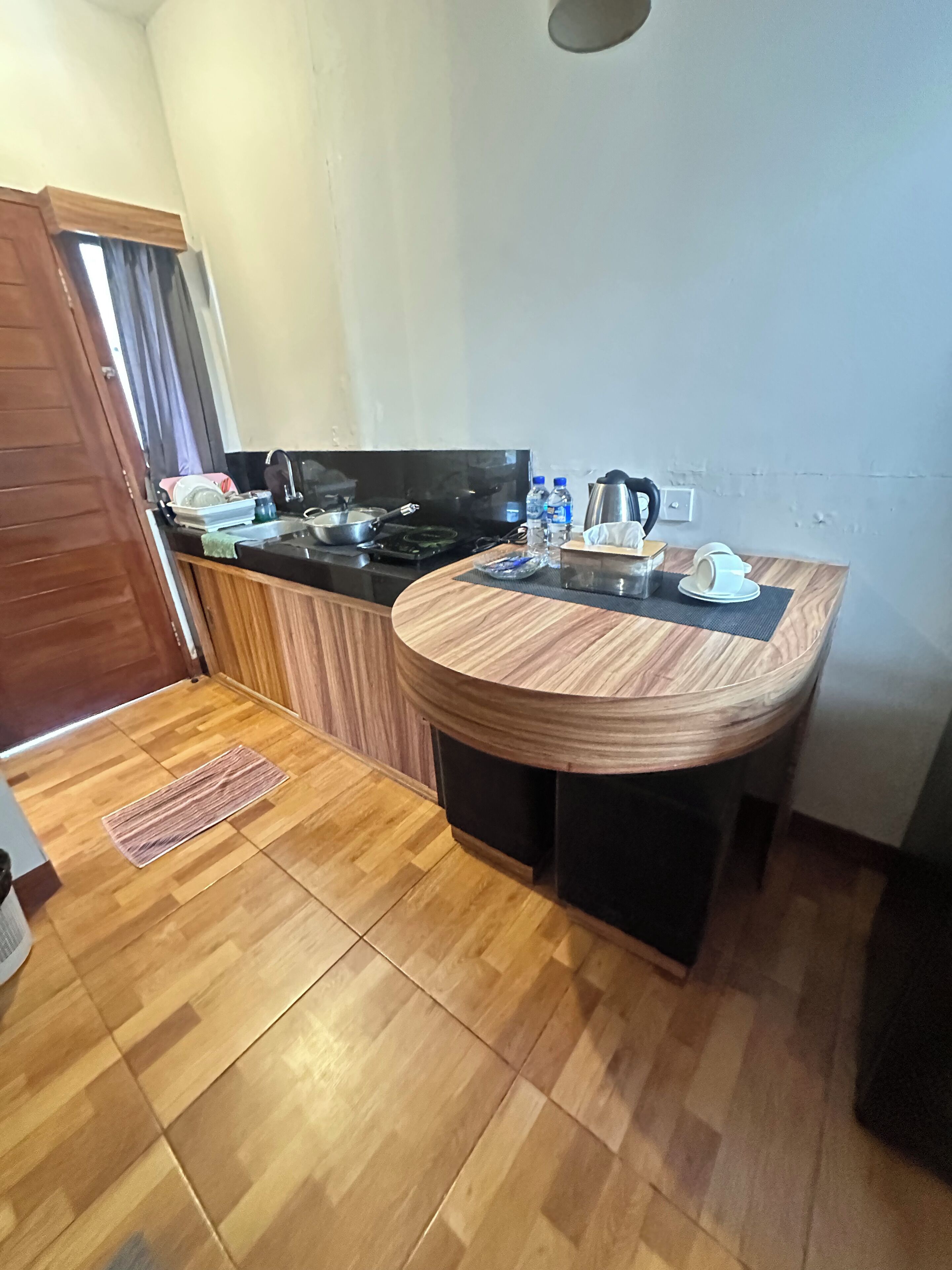 Double Room, Patio, Garden View | Private kitchenette