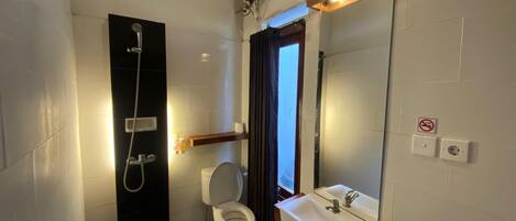 Free minibar, free WiFi