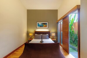 Double Room, Patio, Garden View | Free minibar, free WiFi - Dewandi Guest House (Denpasar)