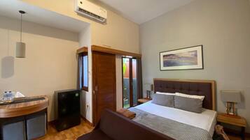 Free minibar, free WiFi