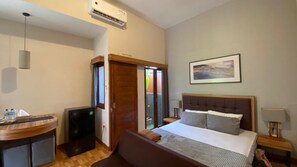 Free minibar, free WiFi - Dewandi Guest House (Denpasar)