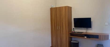 Free minibar, free WiFi