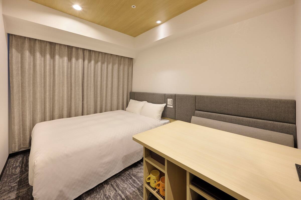 Via Inn Single Room | Down duvets, in-room safe, blackout curtains, free WiFi