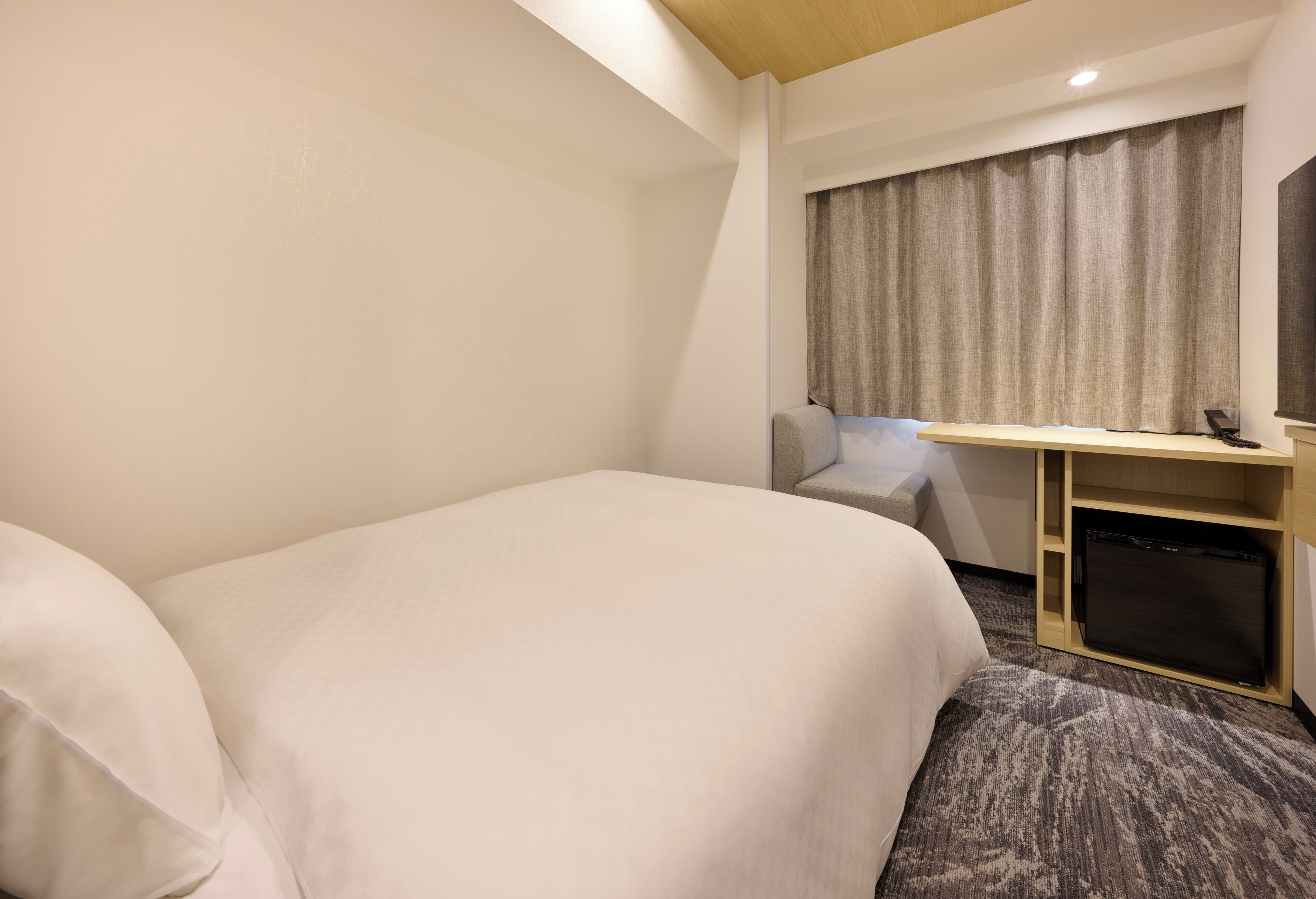 Single Room | Down duvets, in-room safe, blackout curtains, free WiFi