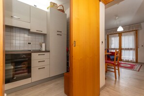 Fridge, microwave, oven, coffee/tea maker - Cordevole Apartment PT (Rocca Pietore)