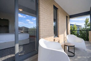 Terrace/patio - Contemporary Family Living at 4 Seafarer Way (Point Cook)