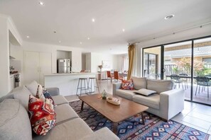 TV, offices - Contemporary Family Living at 4 Seafarer Way (Point Cook)