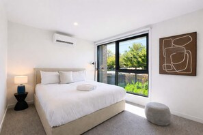 3 bedrooms, desk, iron/ironing board, WiFi