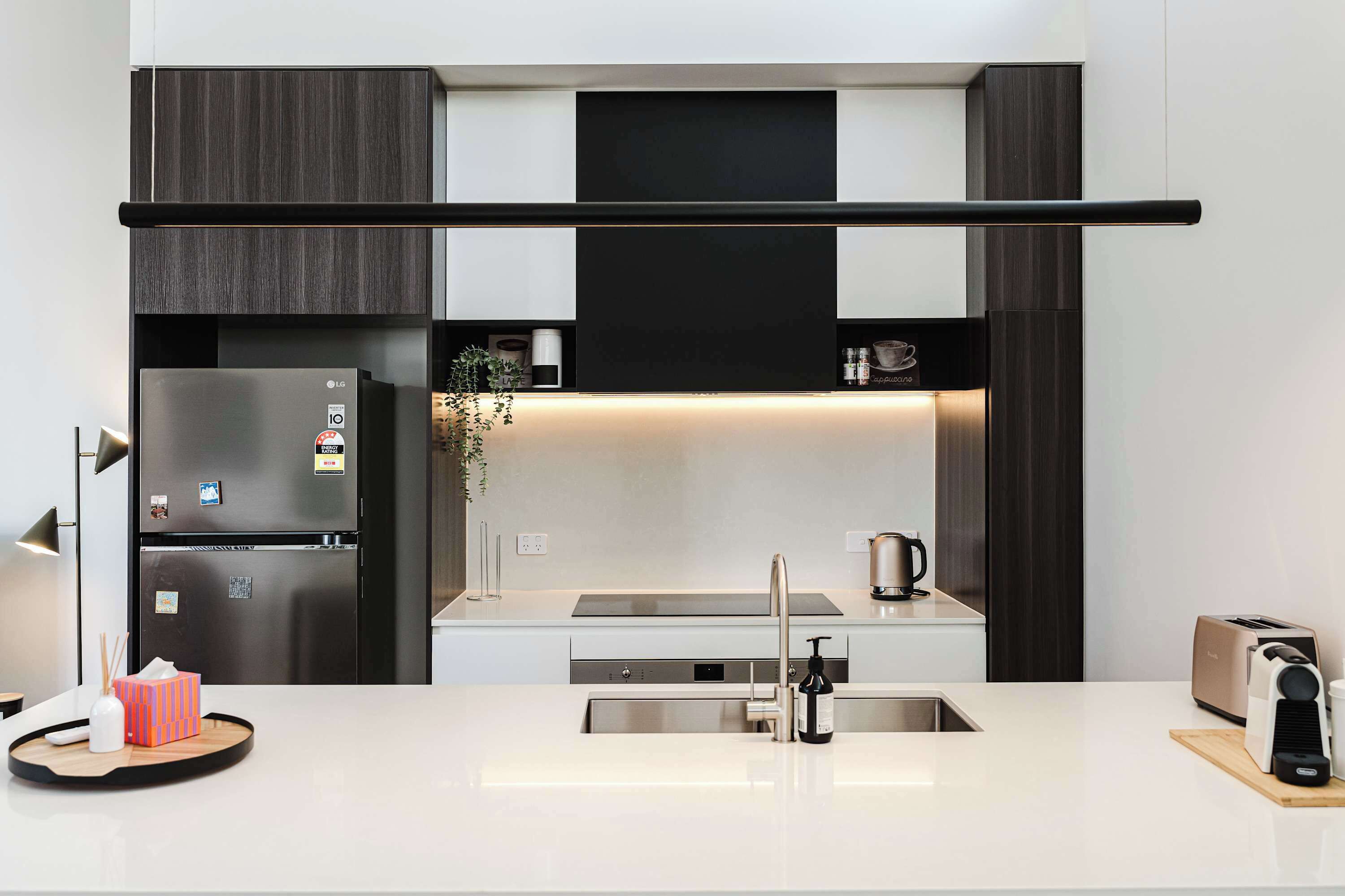 Refrigerador, microondas, horno, placa de cocina